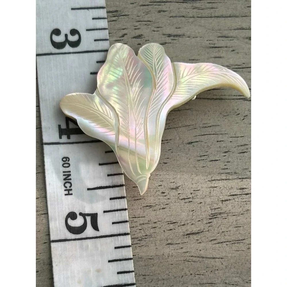 Vintage Nacar Genuino Mother of Pearl Carved Leaf Brooch Iridescent Pin